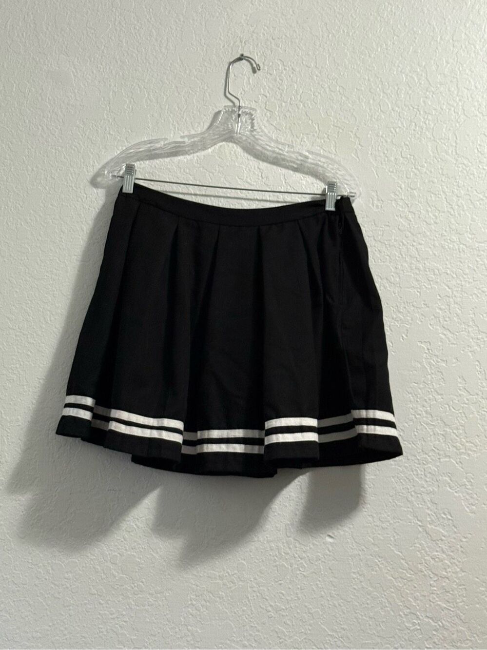 Hot topic Black Pleated Cheer Skirt short flirty Large goth fairycore